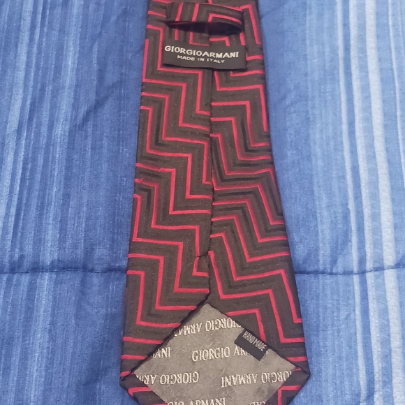 Georgio Armani 100% silk Tie - Picture 3 of 5
